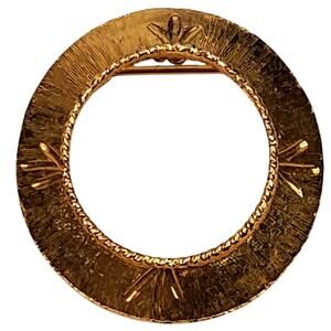 Mamselle Circle Gold Tone 1.25" Unsigned Vtg